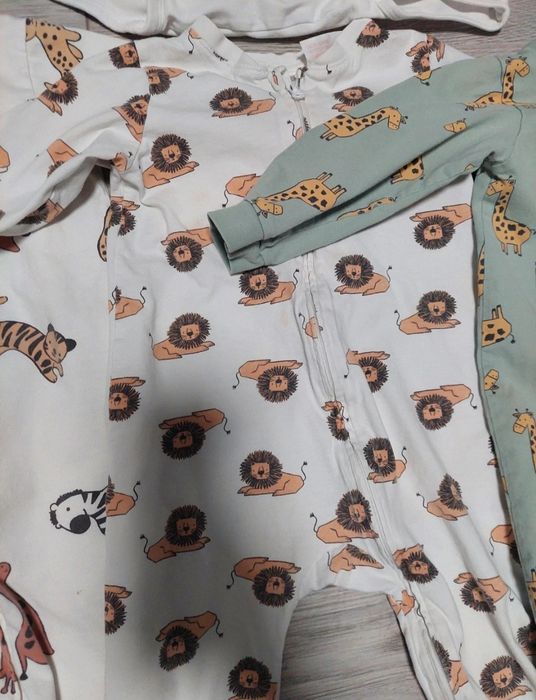 Lot pijamale cu fermoar H&M, marime 86