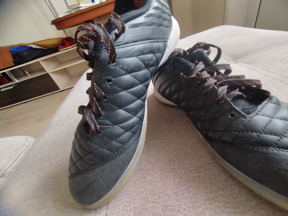 Продаю футзалки.