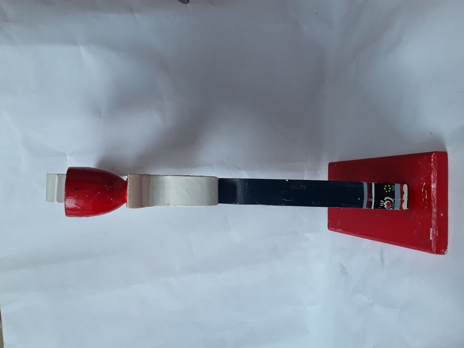 ,Sfesnic din lemn, deosebit