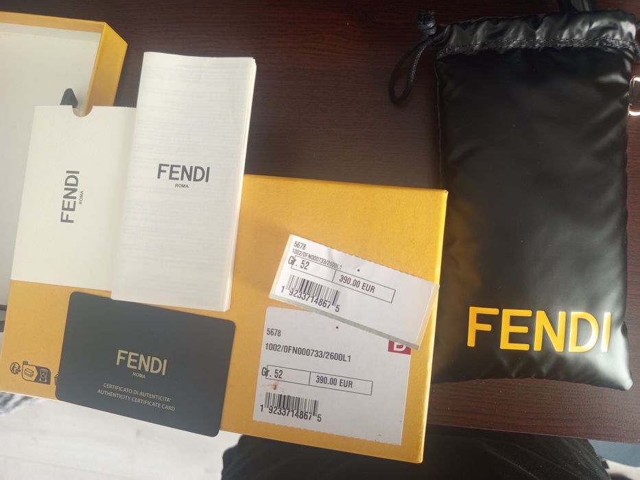 Ochelari de soare Fendi