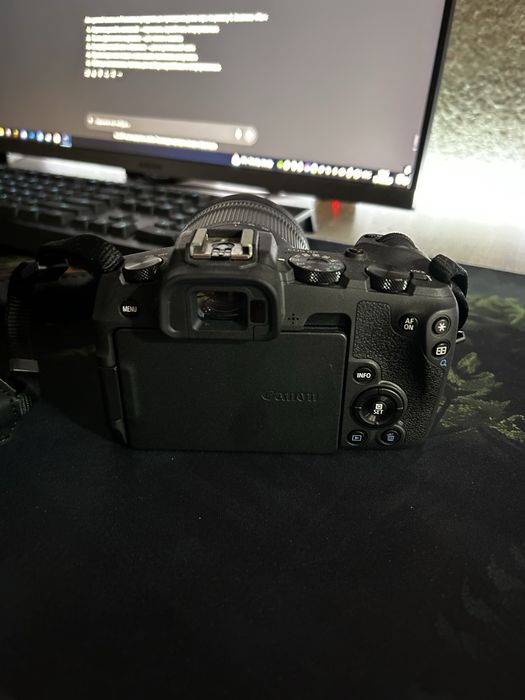 Продам фотоаппарат Canon RP