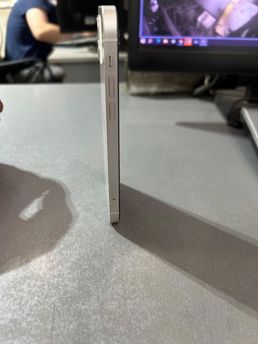 Продам iPhone 12.