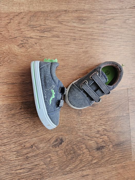 Пролетни маратонки