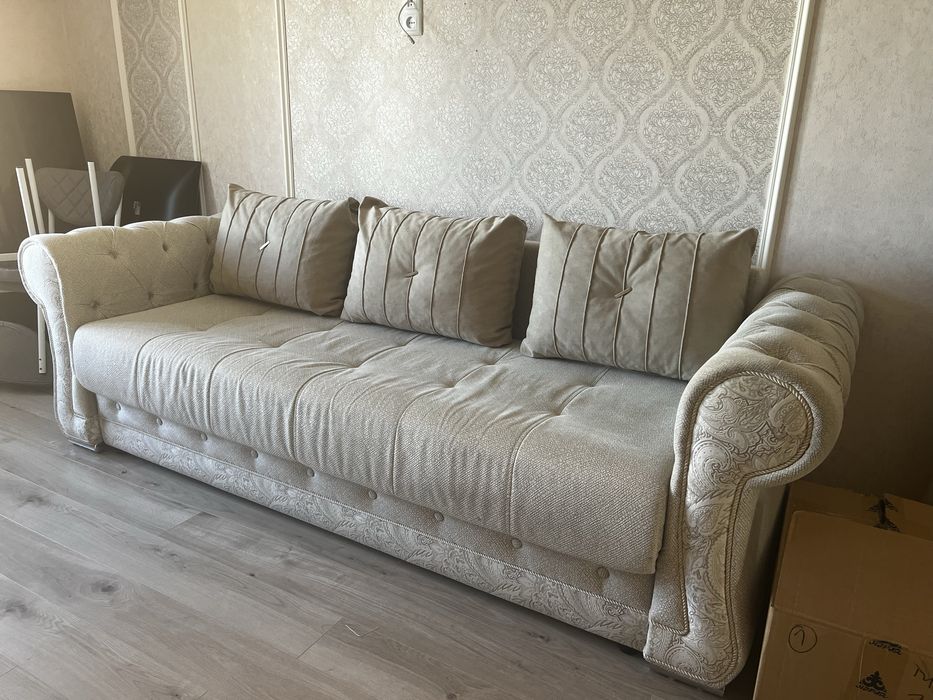 Продам диван  срочно