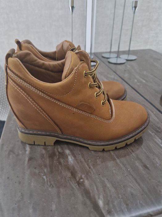 Женские ботинки продам