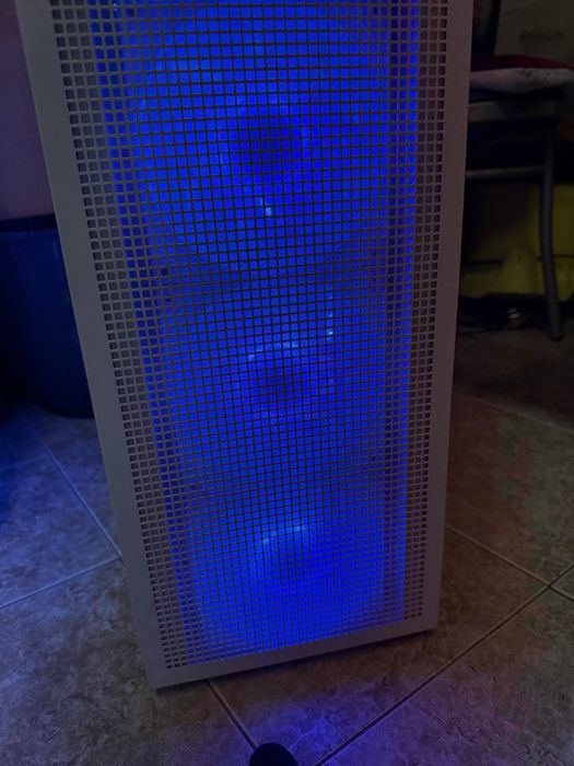 Продавам мощен геймърски компютър + 2× 24″ монитора