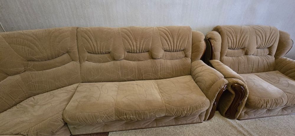 Продам диван с креслом-кооватью.