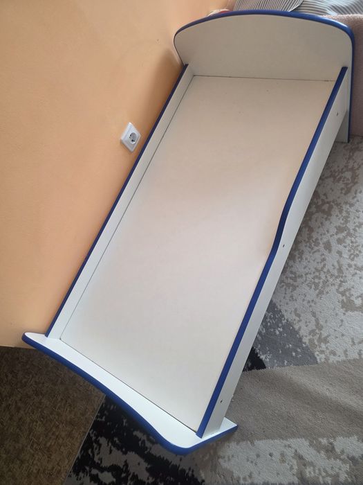 Детская кровать с матрасом