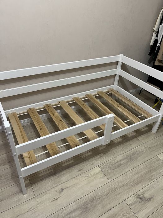 Кровать детская. Мебель