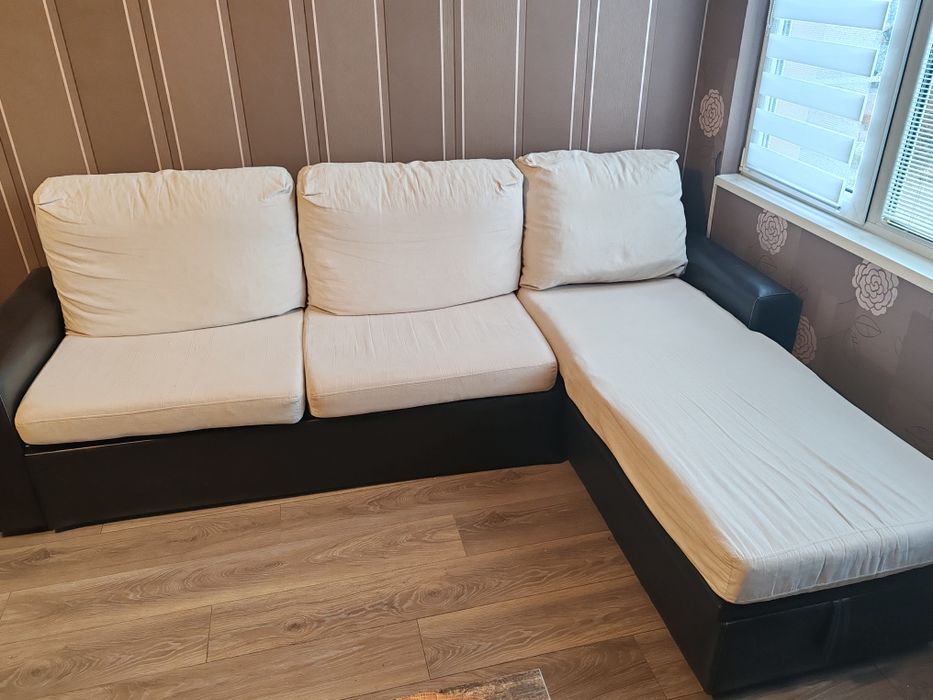 Диван в отлично състояние.