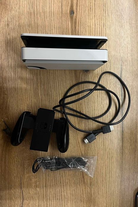 Продавам Nintendo Switch OLED