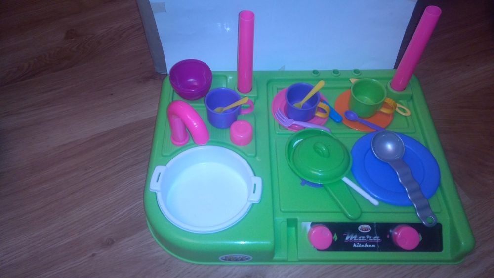 Bucătărie, aragaz/plită + chiuvetă, 27 piese - UTILIZATA