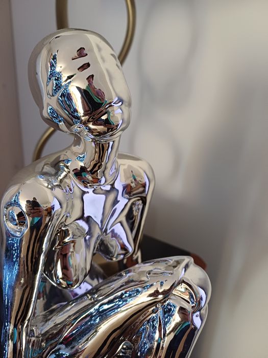 Statueta stilizata după Sorayama