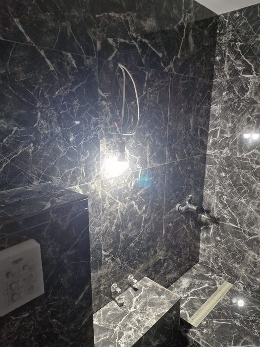 Gresie, glet, tapet, rigips, electrica, sanitare