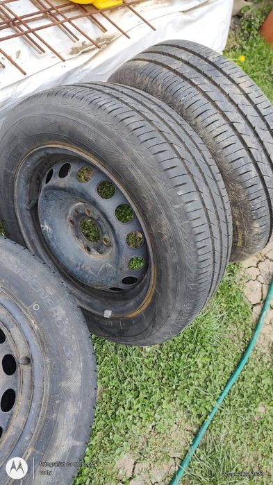 Vindem 4 cauciucuri 175/65/r14 cu geanta otel