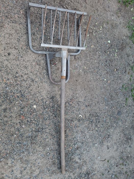 Продам лопату 4000.