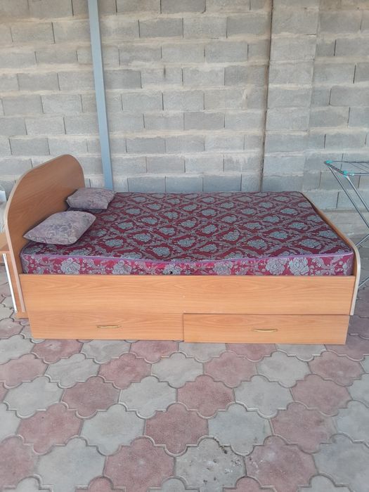 Кровать и шифонер