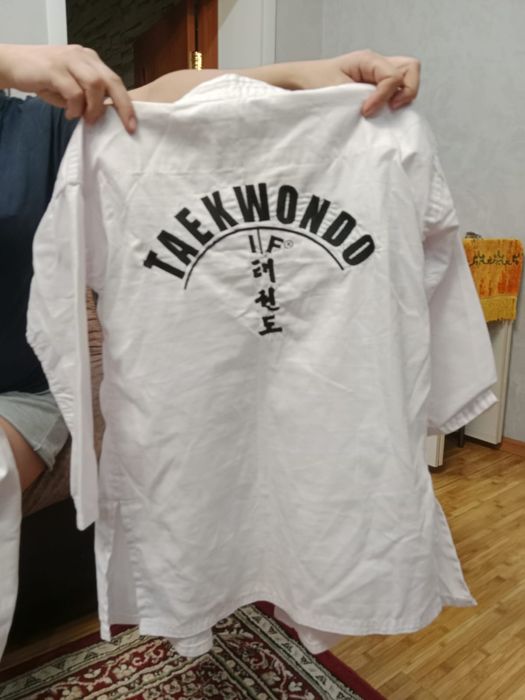 Продам форму возраст примерно от 6 лет .