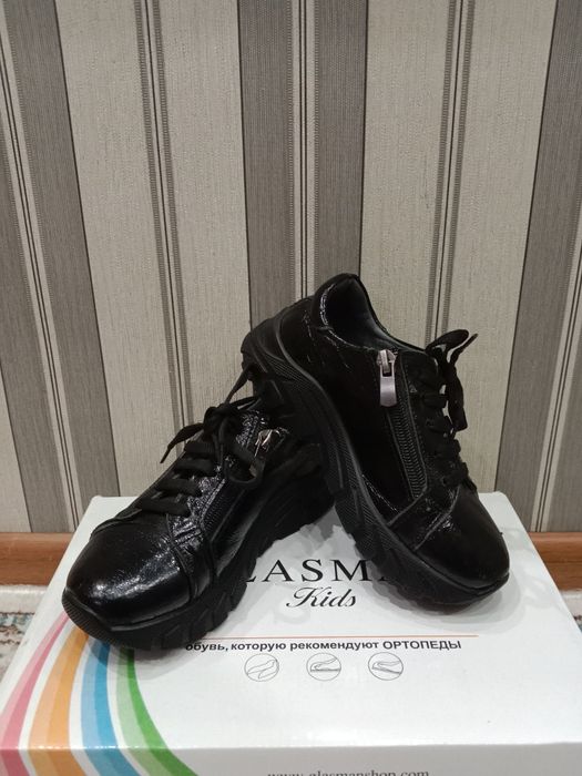 Продам детскую обувь для девочек