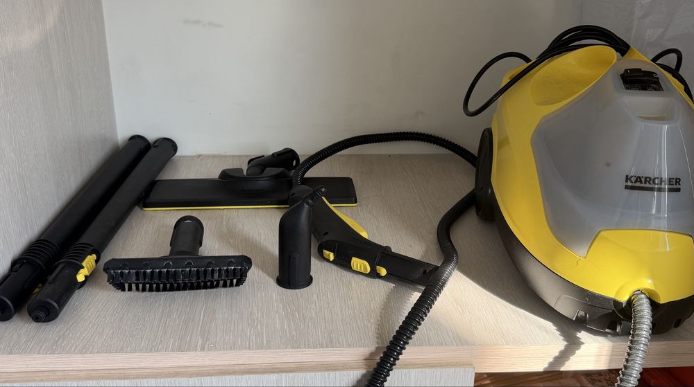 Продается пароочиститель Karcher SC4 easy fix желтый