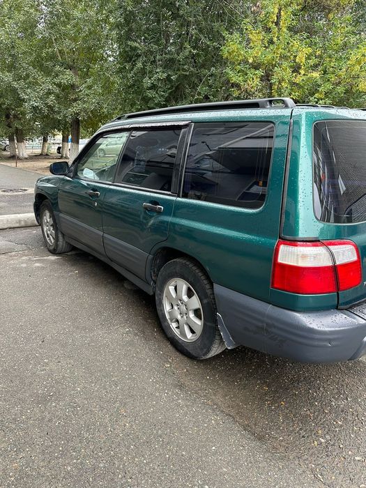 Машина Субару Форестер