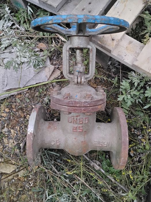 Продам задвижки разные