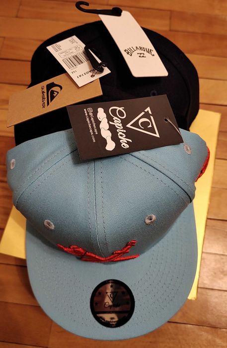 Чисто нова шапка с козирка Capiche