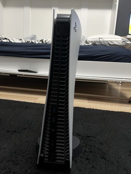 PlayStation 5 Disc Edition – Stare impecabilă (utilizat ocazional)