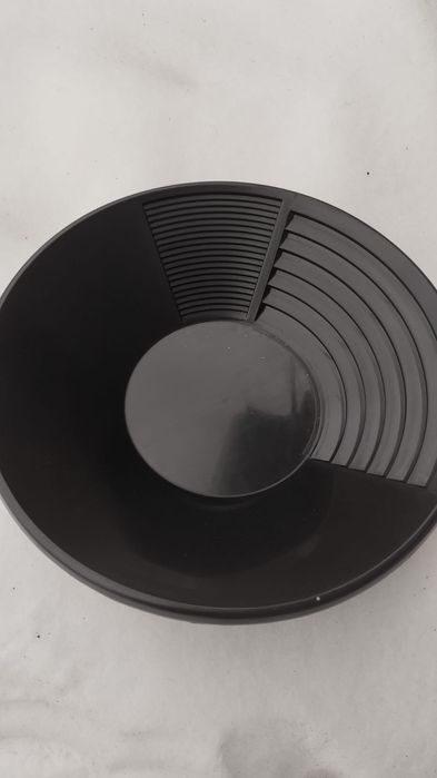 Старательский лоток и лопата