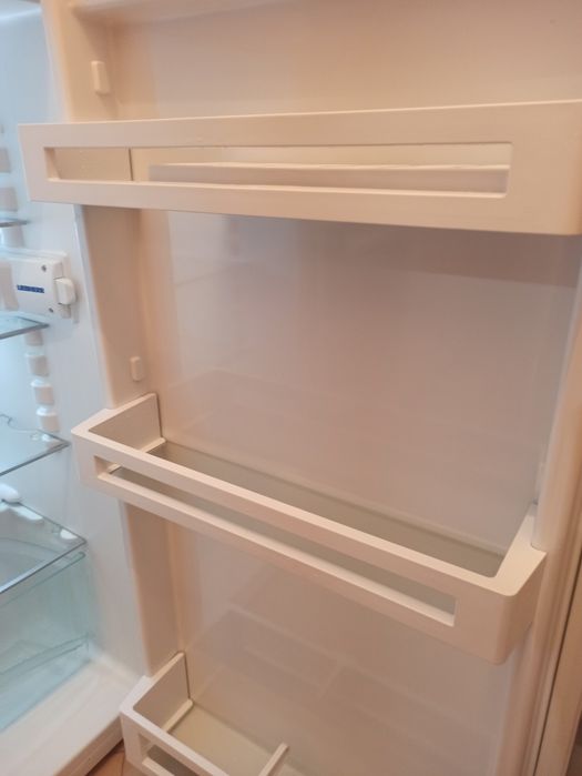 Продавам хладилник Liebherr