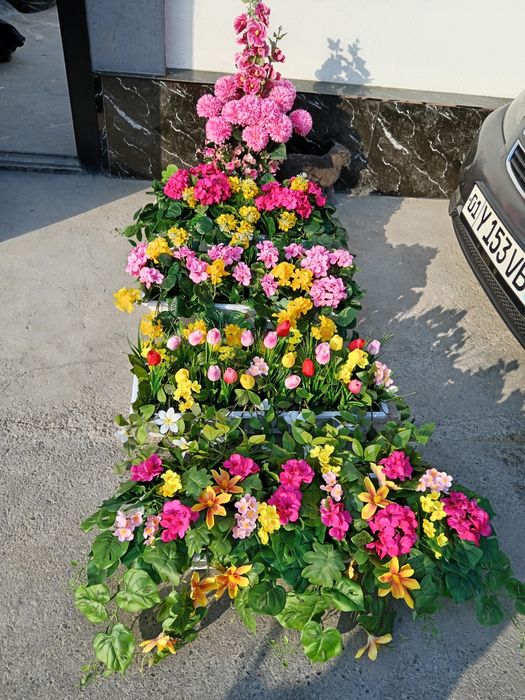 Sun'iy gullar va daraxtlar.