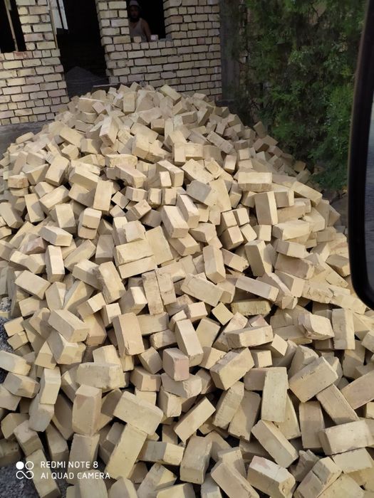 Пишган гишт биринчи ва иккинчи суртларда