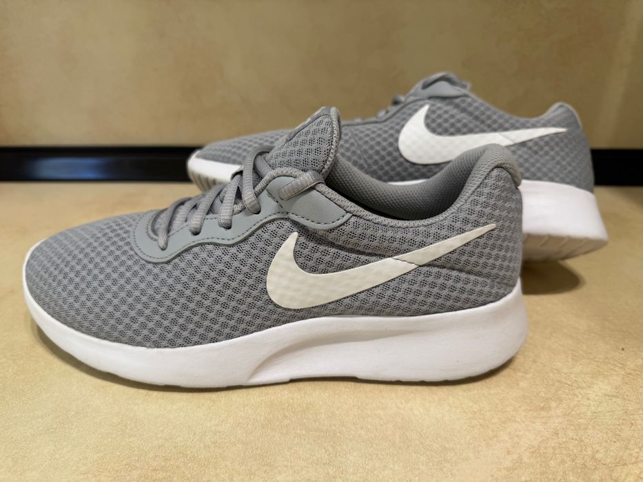 Nike Tanjun.