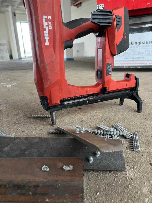 Vând cuie pistol Hilti BX3