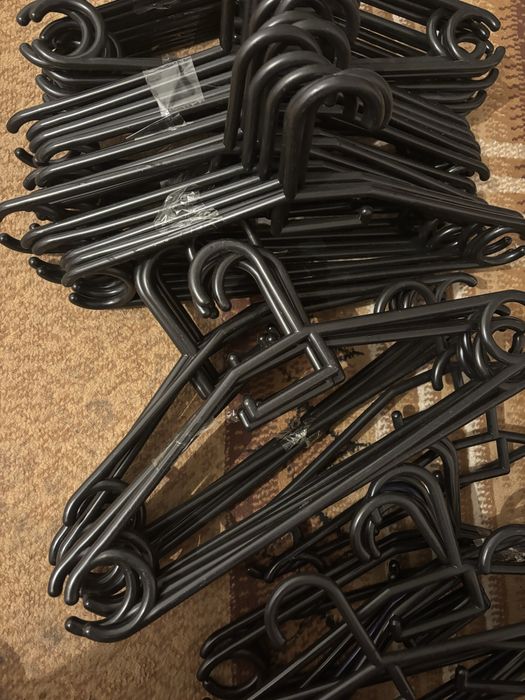 Манекены, вешалки