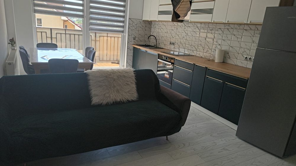 Închiriez apartament