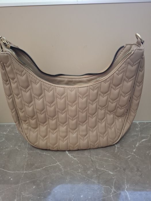 Продавам стилна дамска чанта тип "Hobo" - Mexx