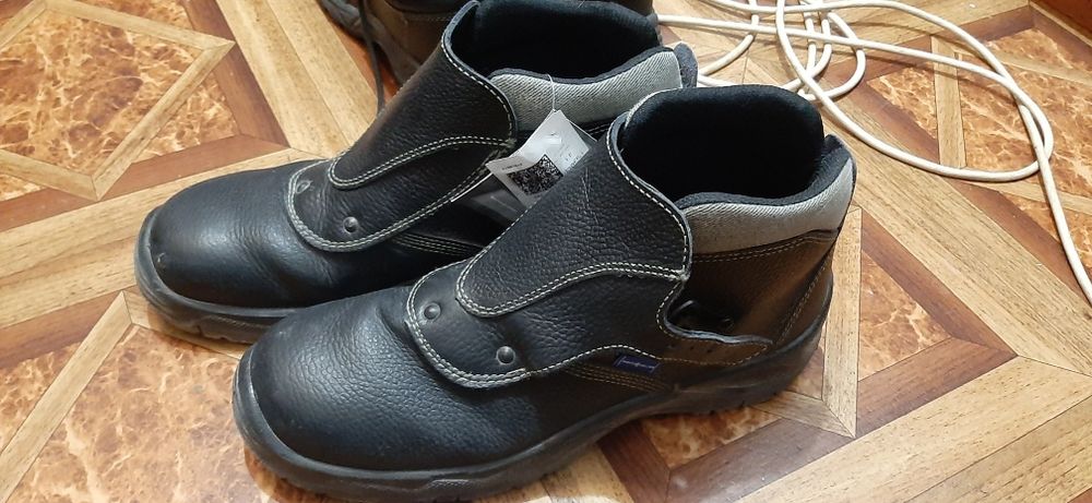Рабочие кроссовки летние