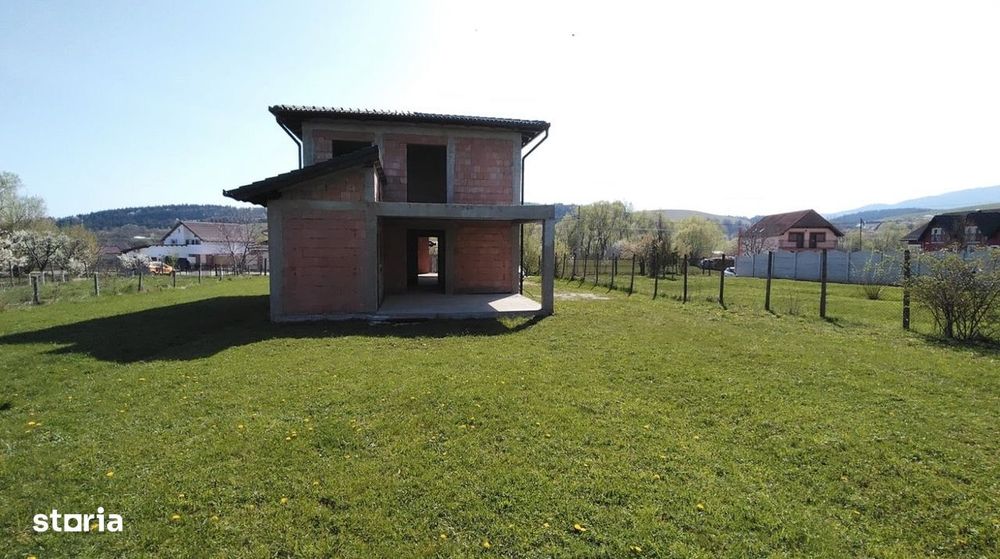 Casa nouă singur în curte 160 mp P+E la roșu cu 500 mp teren Poplaca