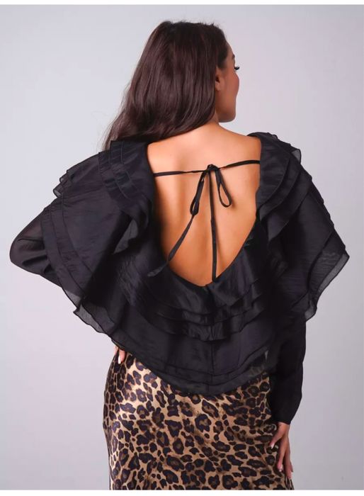 Продам блузку с волонами срочно