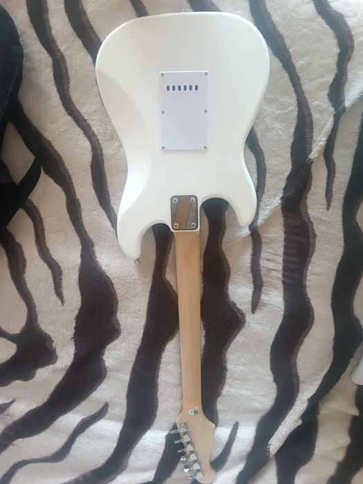 Электрогитара Levinson LS-300
