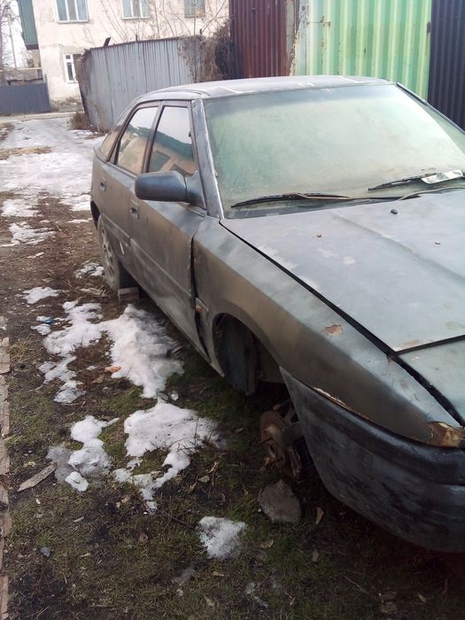 Продам машину мазда 323