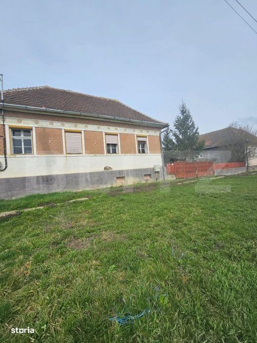 Casa batraneasca cu teren generos, in localitatea Dedrad – la 10 km