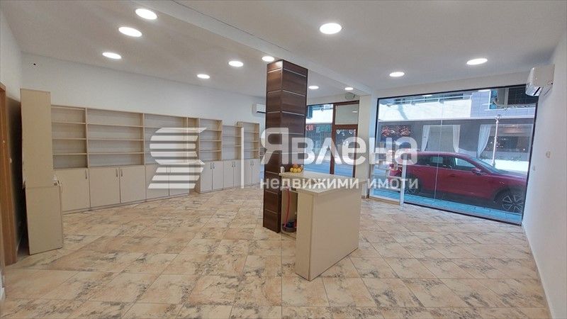 Просторен магазин с отлично местоположение