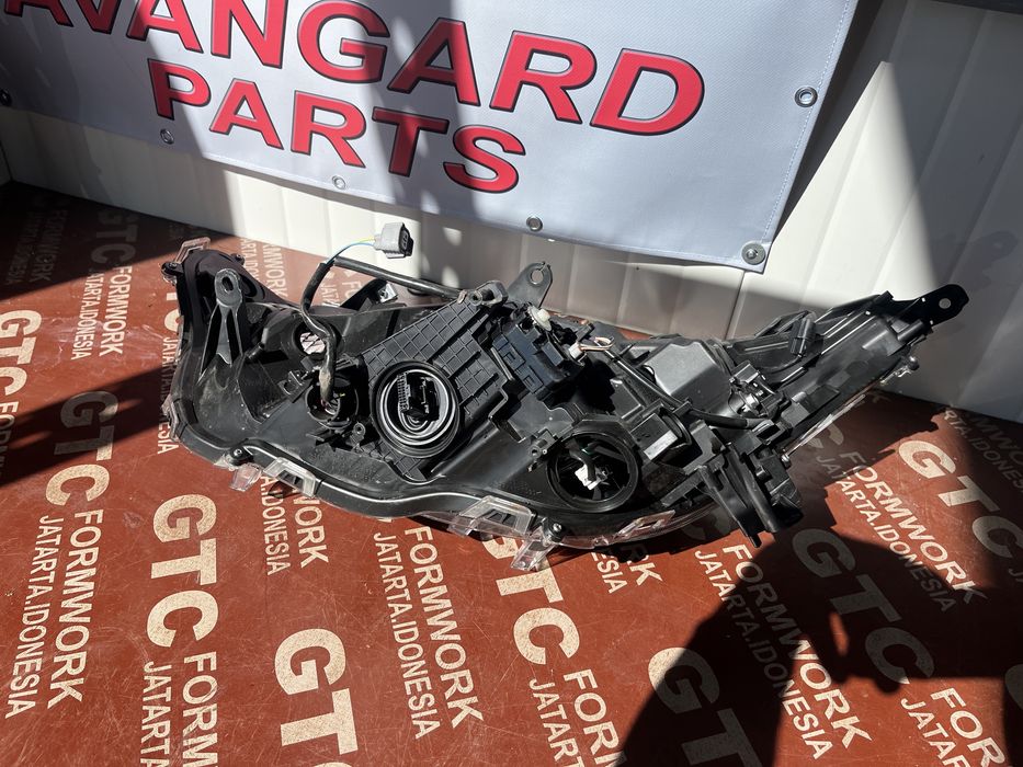 Фар Toyota Rav 4 2018