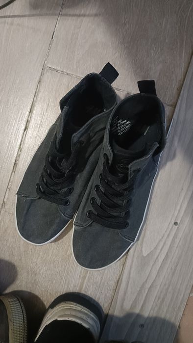 Продам детскую обувь