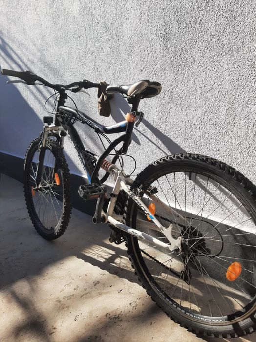 Vand doua biciclete