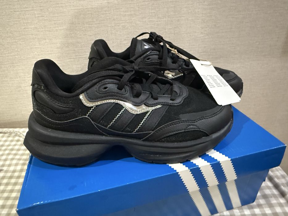 Женские кроссовки Adidas