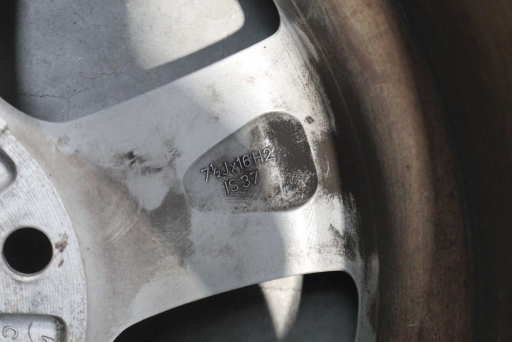 Джанти с гуми БМВ 16 цола style 391 F30 F31 F32 F36 с гуми Бриджстоун