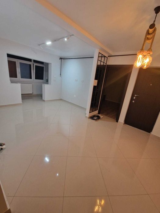 Persoană fizică: 3 camere decomandat, 73 mp utili, renovat total de la zero (instalații noi, pod, izolat exterior) – Canta